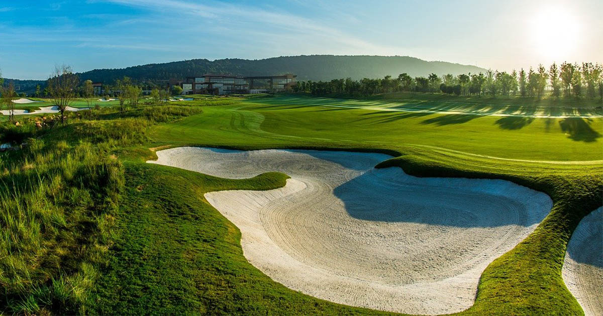 bunker-au-golf-d-finition-comment-sortir-de-l-obstacle-vision-golf